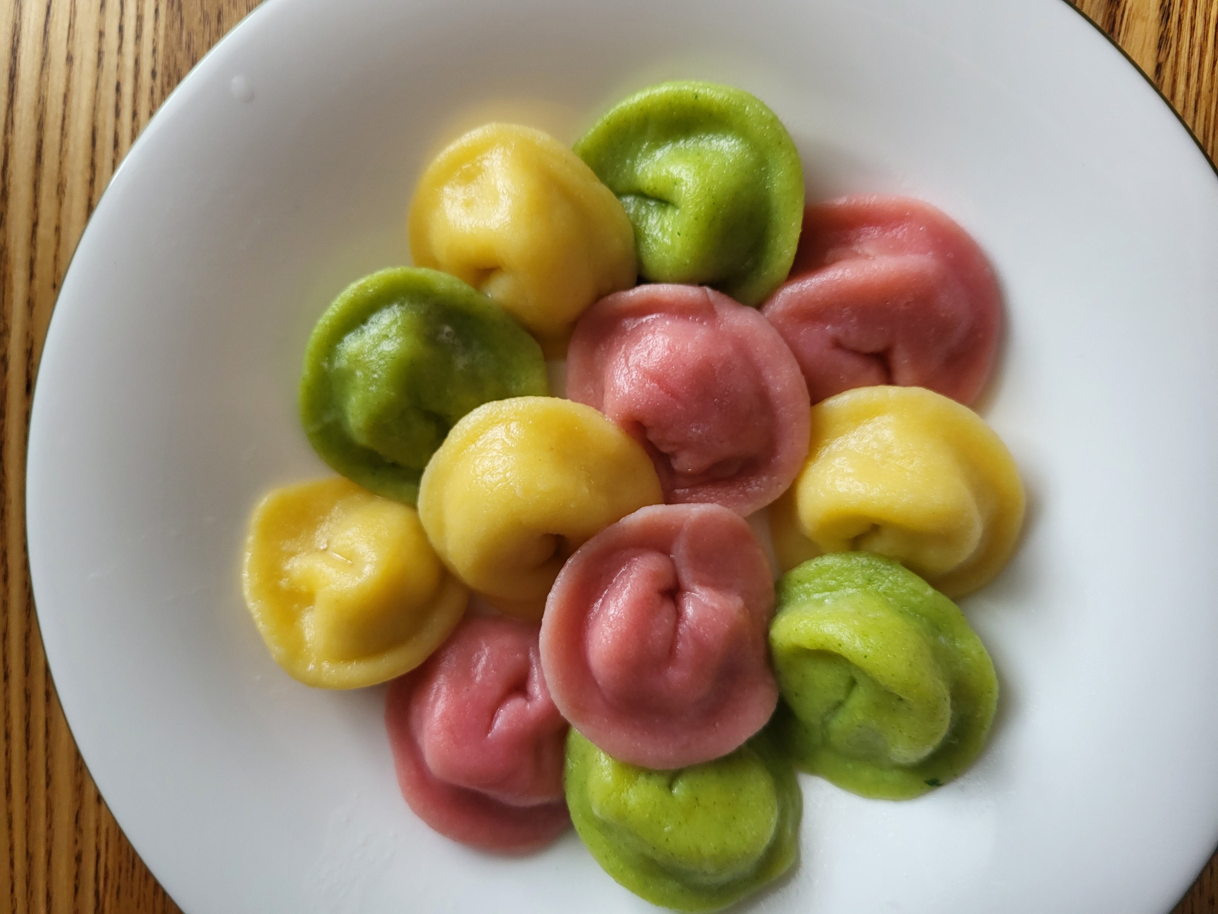 Цветные пельмени без глютена с яйцом с Филе грудки индейки